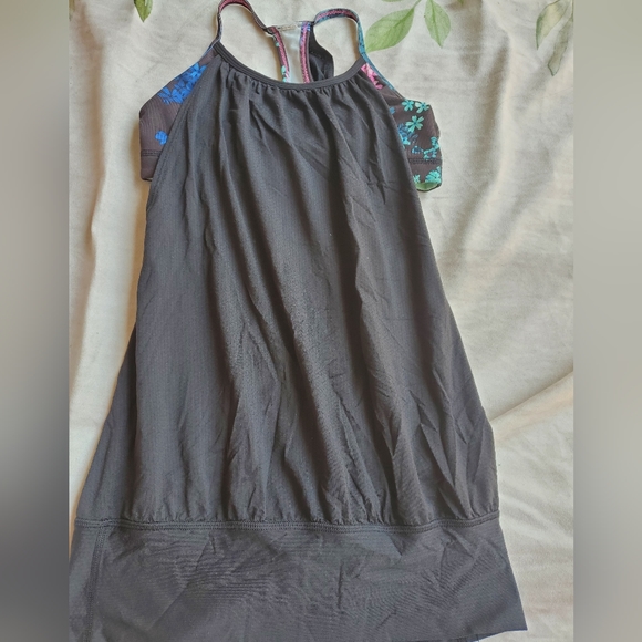 lululemon athletica Tops - Lululemon athletica black tank with build in bra size 4 flowery build un…